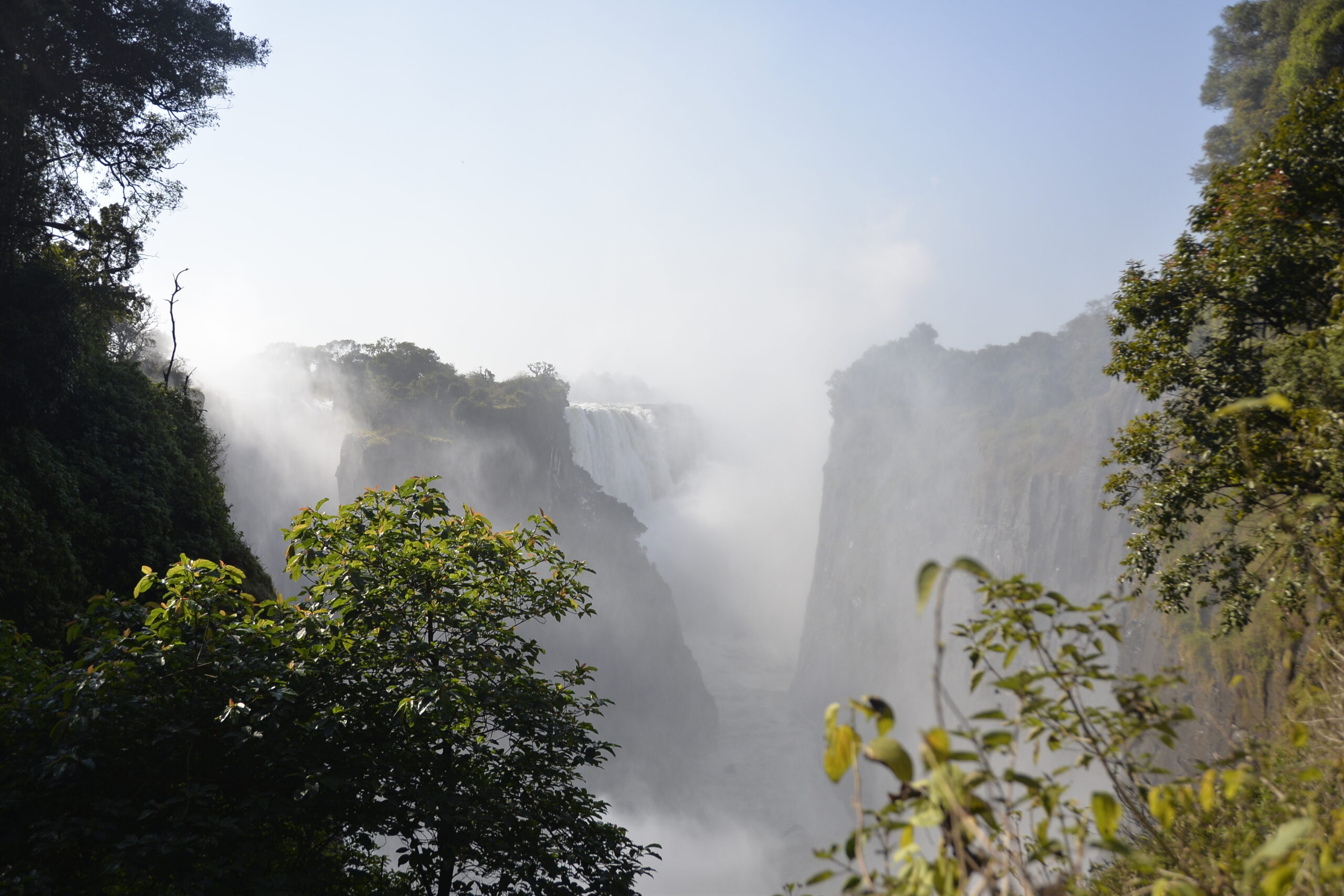 Victoria Falls: Rainy Season vs. Dry Season